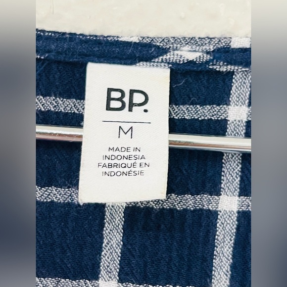 BP. Nordstrom Glen Plaid Wrap Short Sleeve Shorts Romper. Size Med blue & white - Picture 6 of 14